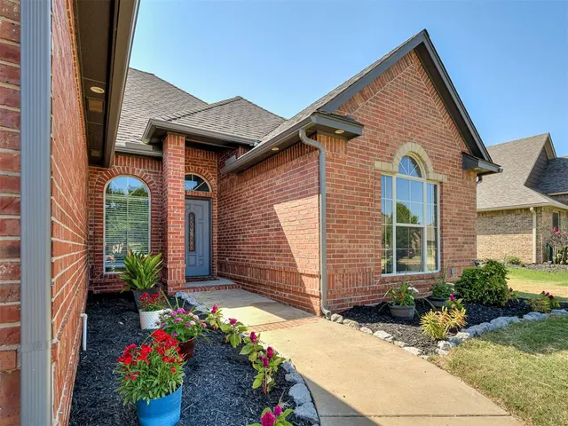 Photo 2 — 13150 Red Oak Drive, Choctaw, OK 73020