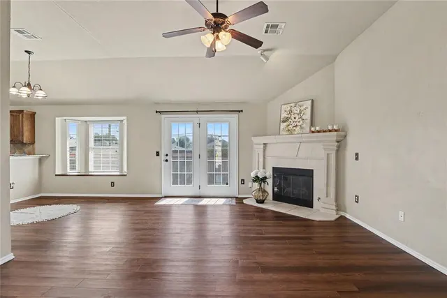 Photo 2 — 908 Denmark Street, Yukon, OK 73099
