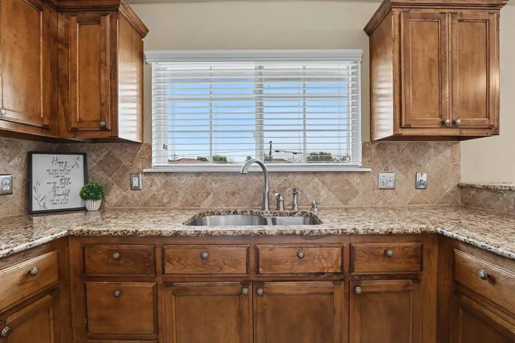 Photo 3 — 908 Denmark Street, Yukon, OK 73099