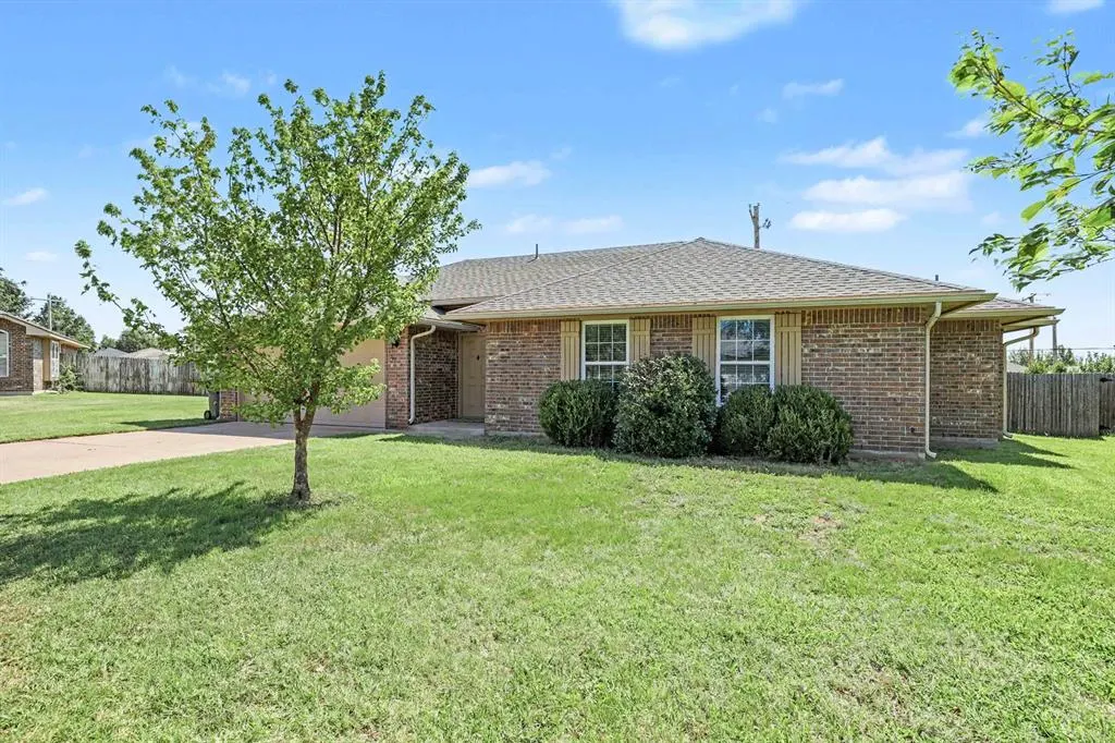 Photo 6 — 908 Denmark Street, Yukon, OK 73099