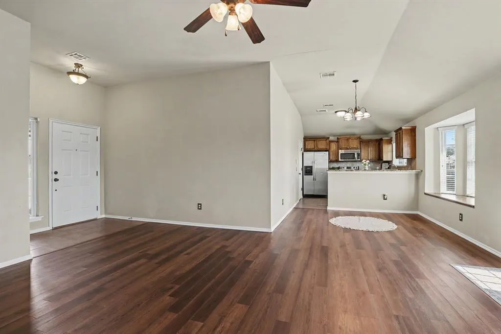 Photo 10 — 908 Denmark Street, Yukon, OK 73099