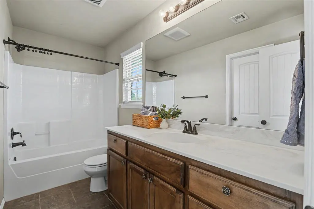 Photo 17 — 908 Denmark Street, Yukon, OK 73099