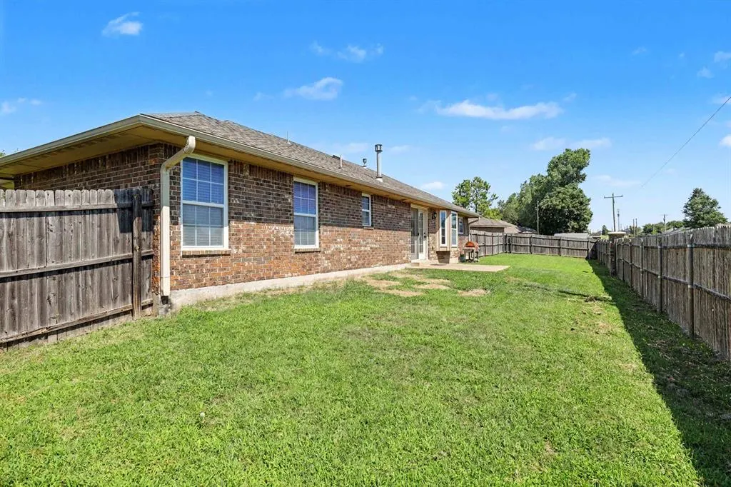 Photo 24 — 908 Denmark Street, Yukon, OK 73099