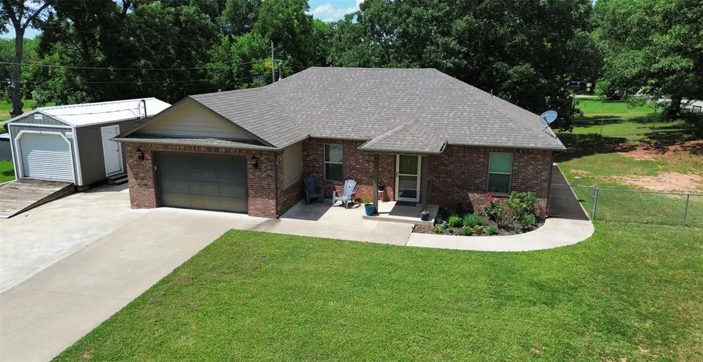 Front exterior — 407 E Carlos Avenue, Bristow, OK 74010