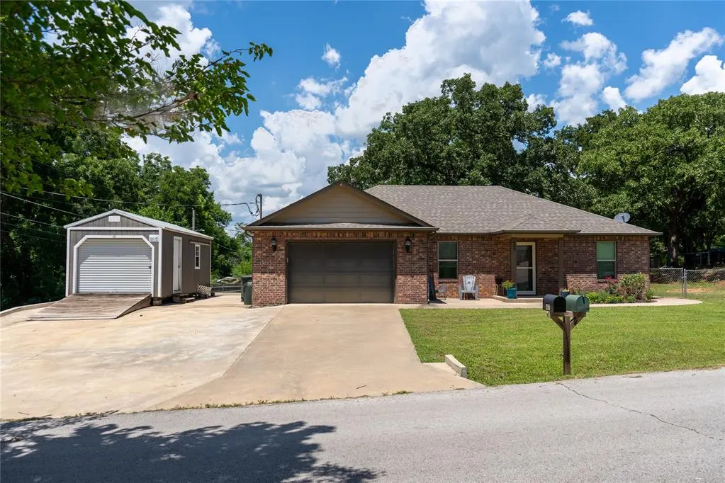 Photo 5 — 407 E Carlos Avenue, Bristow, OK 74010