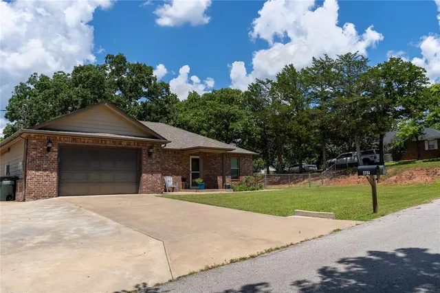 Photo 6 — 407 E Carlos Avenue, Bristow, OK 74010