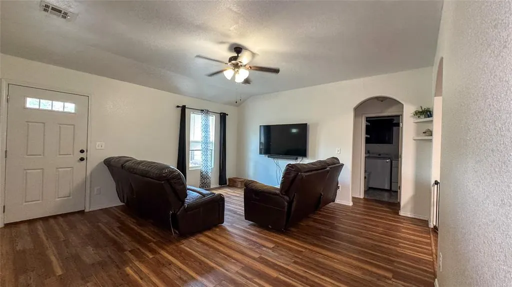 Photo 11 — 407 E Carlos Avenue, Bristow, OK 74010