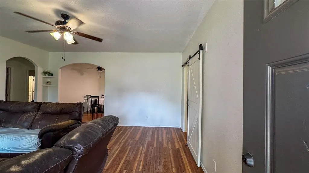 Photo 12 — 407 E Carlos Avenue, Bristow, OK 74010