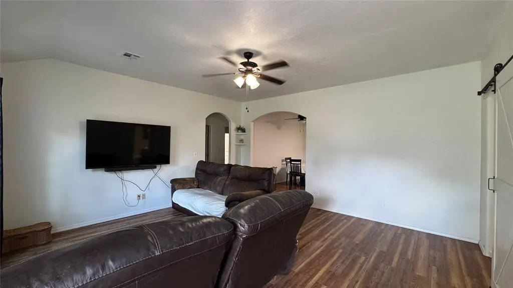 Photo 14 — 407 E Carlos Avenue, Bristow, OK 74010