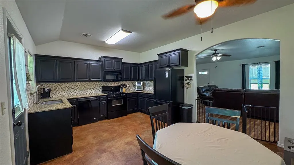 Photo 16 — 407 E Carlos Avenue, Bristow, OK 74010