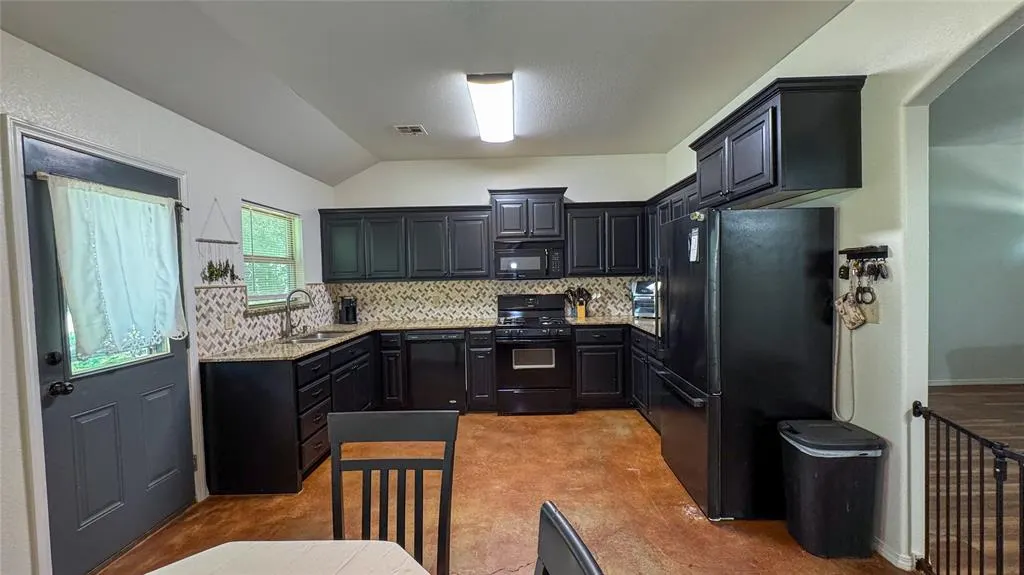 Photo 17 — 407 E Carlos Avenue, Bristow, OK 74010
