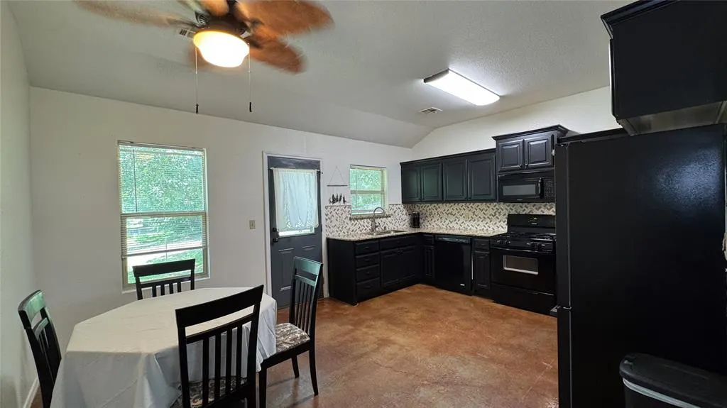 Photo 18 — 407 E Carlos Avenue, Bristow, OK 74010