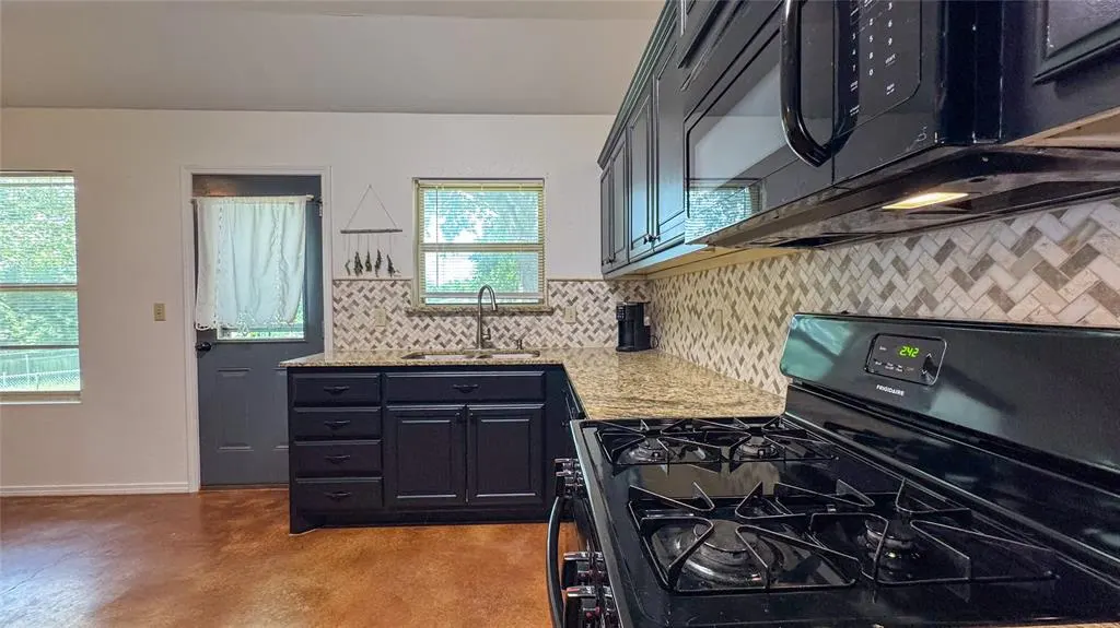 Photo 21 — 407 E Carlos Avenue, Bristow, OK 74010