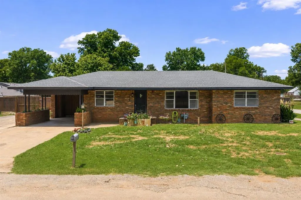 Photo 2 — 515 S Kerr Avenue, Pauls Valley, OK 73075