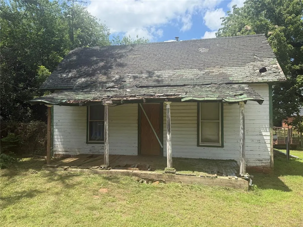 Front exterior — 108 W Lee Street, Coyle, OK 73027