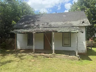 Sold home at 108 W Lee Street