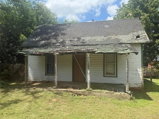 Front exterior — 108 W Lee Street, Coyle, OK 73027