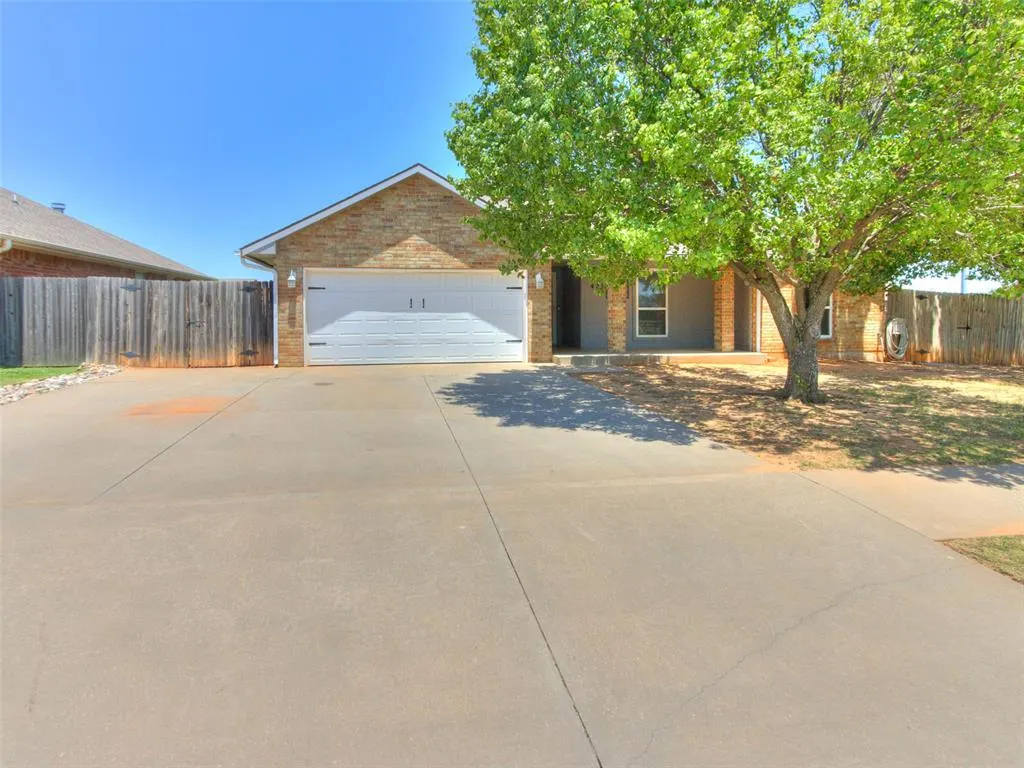 Front exterior — 421 Madison Place Drive, Moore, OK 73160