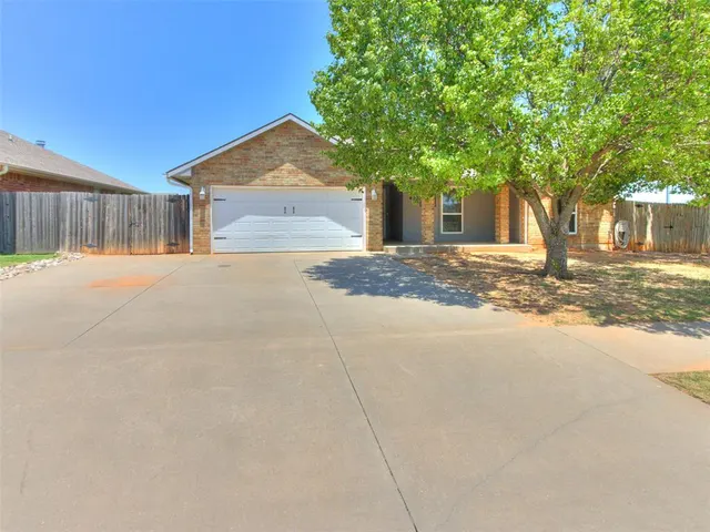 Front exterior — 421 Madison Place Drive, Moore, OK 73160