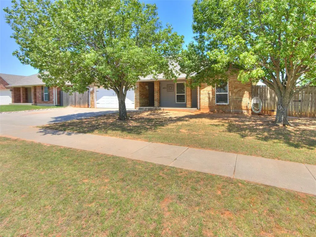 Photo 3 — 421 Madison Place Drive, Moore, OK 73160