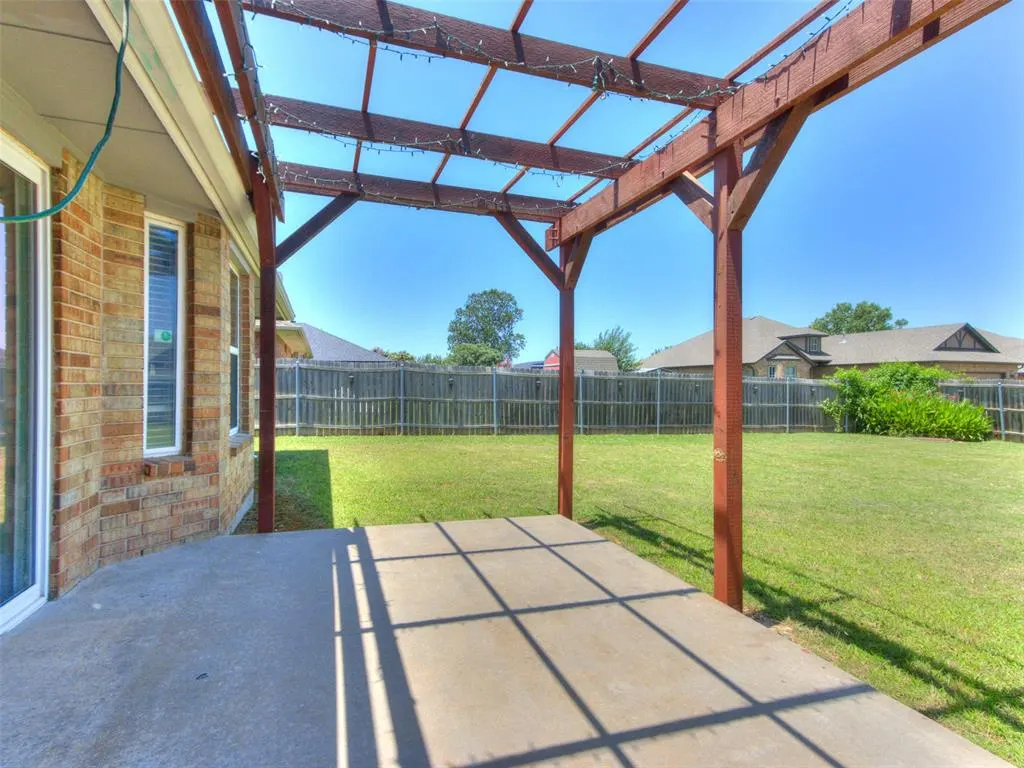 Photo 4 — 421 Madison Place Drive, Moore, OK 73160