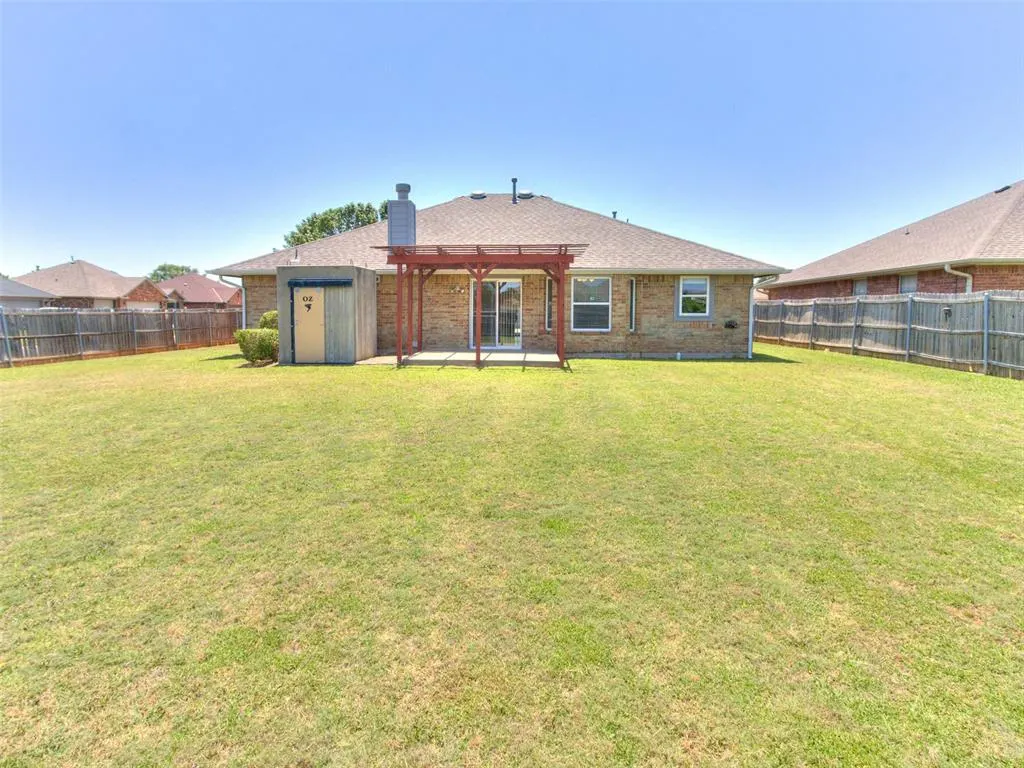 Photo 5 — 421 Madison Place Drive, Moore, OK 73160
