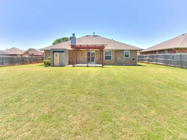 Photo 5 — 421 Madison Place Drive, Moore, OK 73160