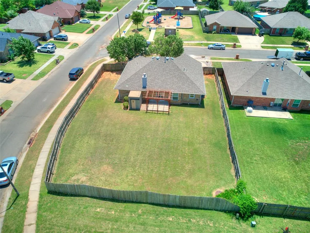 Photo 8 — 421 Madison Place Drive, Moore, OK 73160