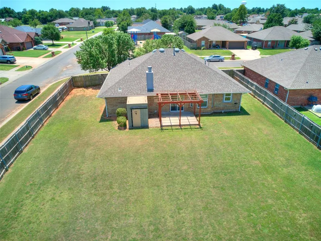 Photo 10 — 421 Madison Place Drive, Moore, OK 73160