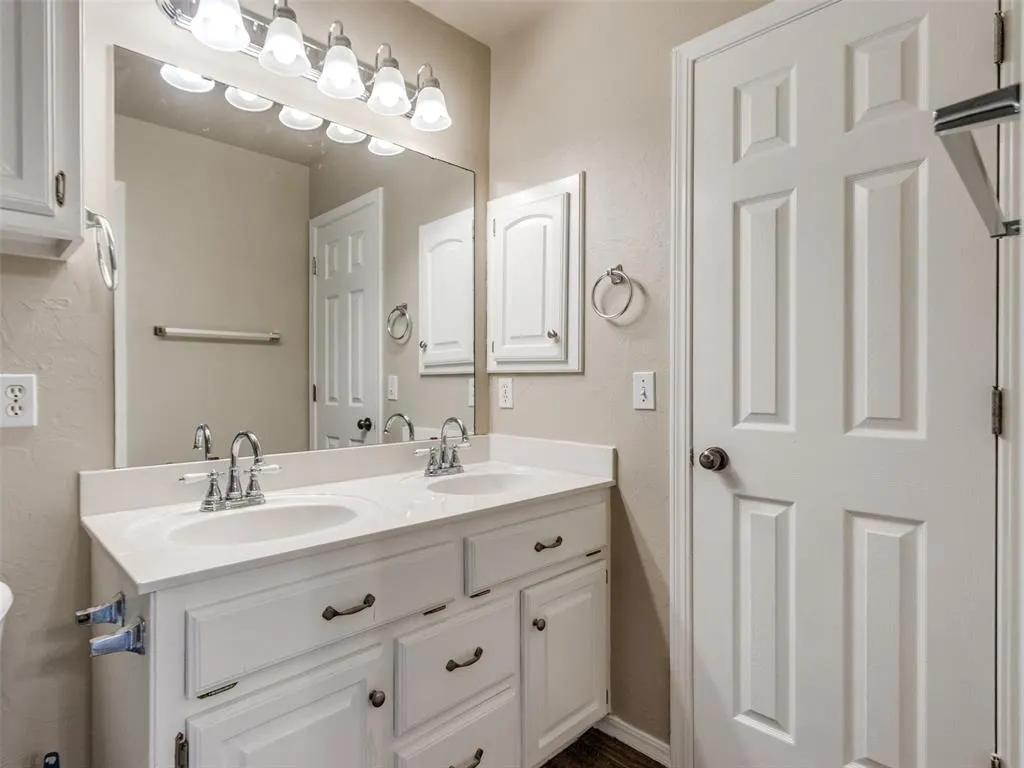Photo 18 — 421 Madison Place Drive, Moore, OK 73160