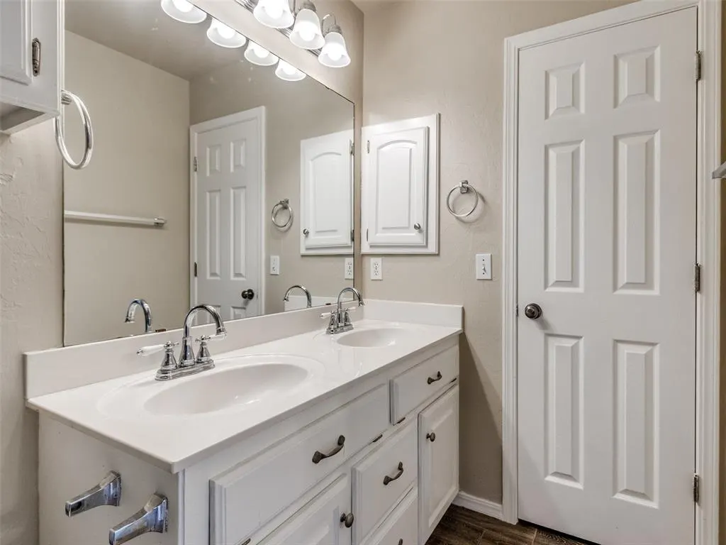 Photo 20 — 421 Madison Place Drive, Moore, OK 73160