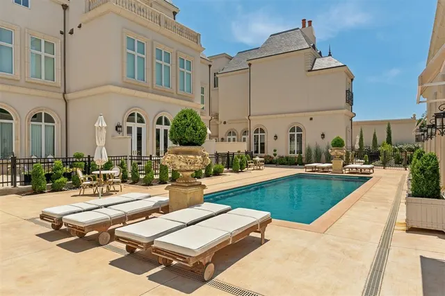 Photo 3 — 6100 NW Grand Boulevard 6107, Oklahoma City, OK 73118