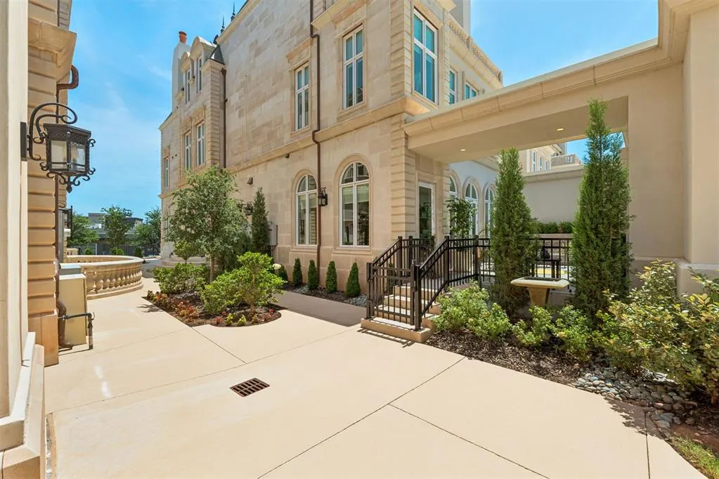 Photo 42 — 6100 NW Grand Boulevard 6107, Oklahoma City, OK 73118