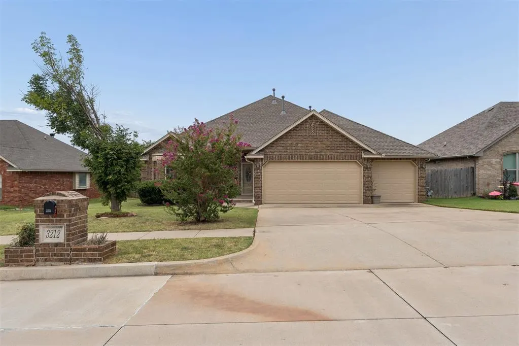 Photo 3 — 3212 E Valley Meadow, Norman, OK 73071