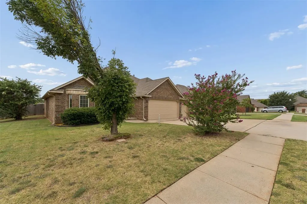 Photo 6 — 3212 E Valley Meadow, Norman, OK 73071