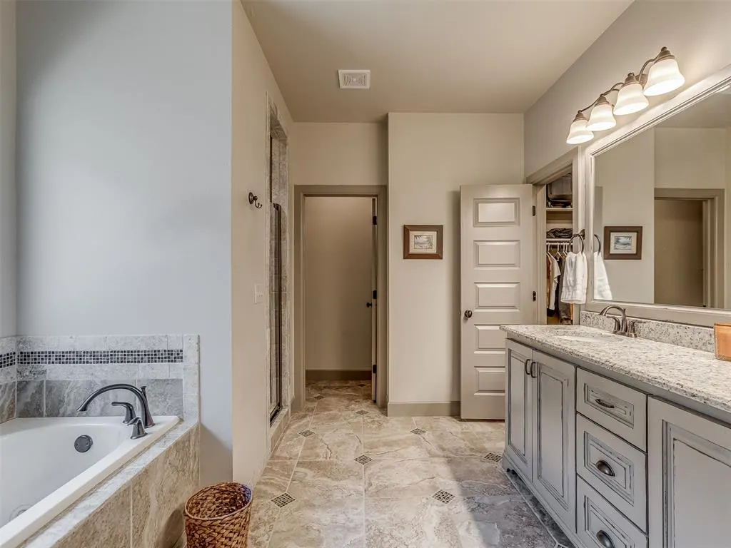 Photo 7 — 2541 Riven Rock Road, Edmond, OK 73034