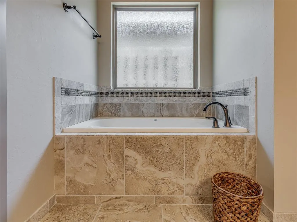Photo 32 — 2541 Riven Rock Road, Edmond, OK 73034