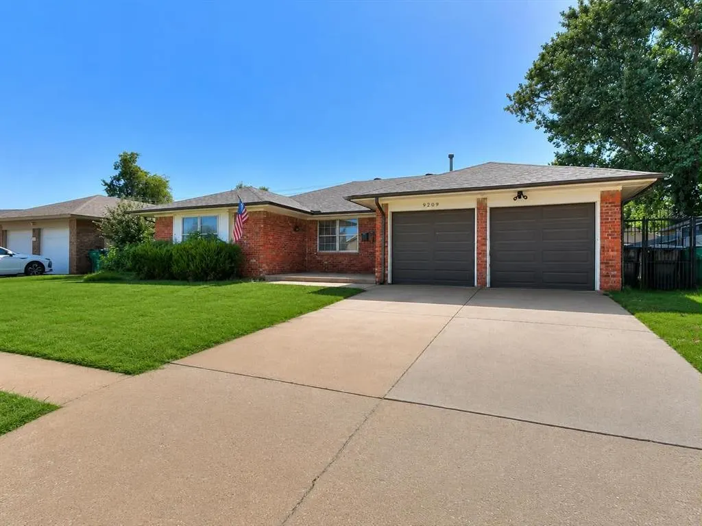 Photo 2 — 9209 S Hillcrest Drive, Oklahoma City, OK 73159