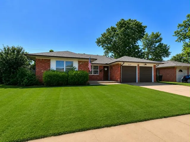 Photo 4 — 9209 S Hillcrest Drive, Oklahoma City, OK 73159