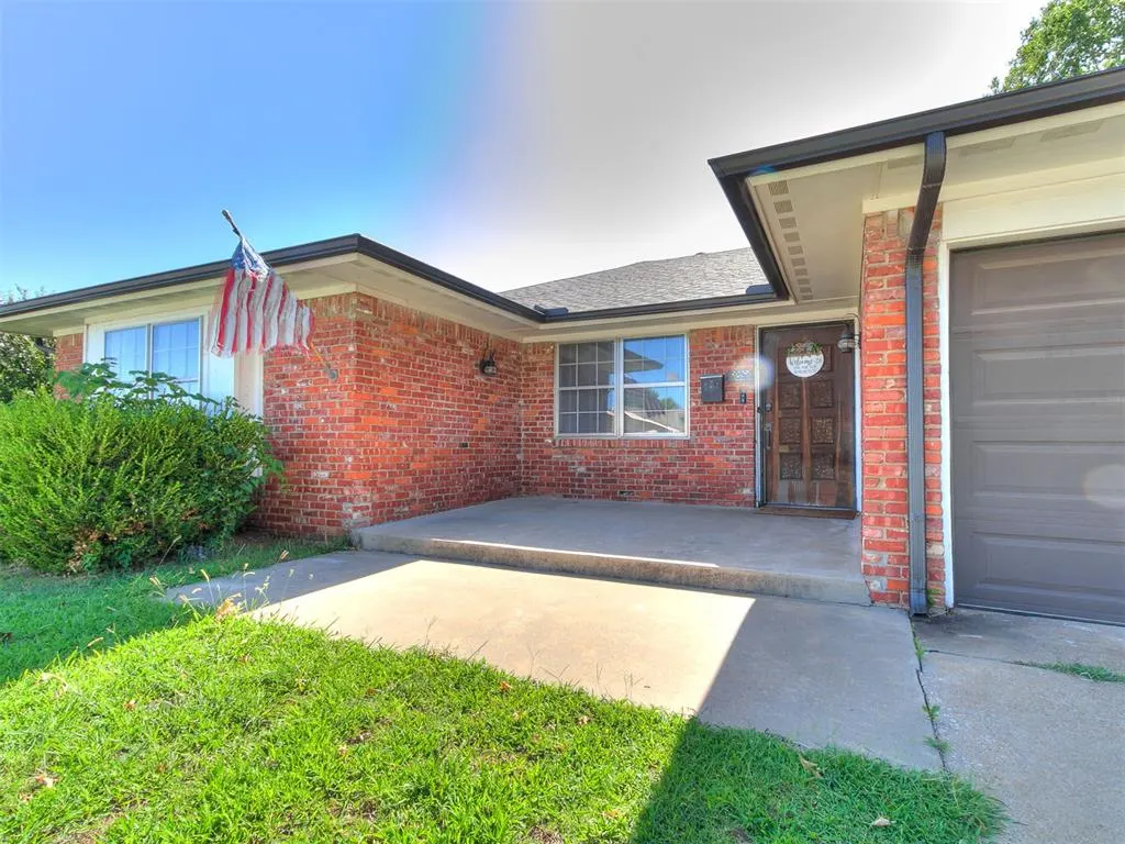Photo 5 — 9209 S Hillcrest Drive, Oklahoma City, OK 73159