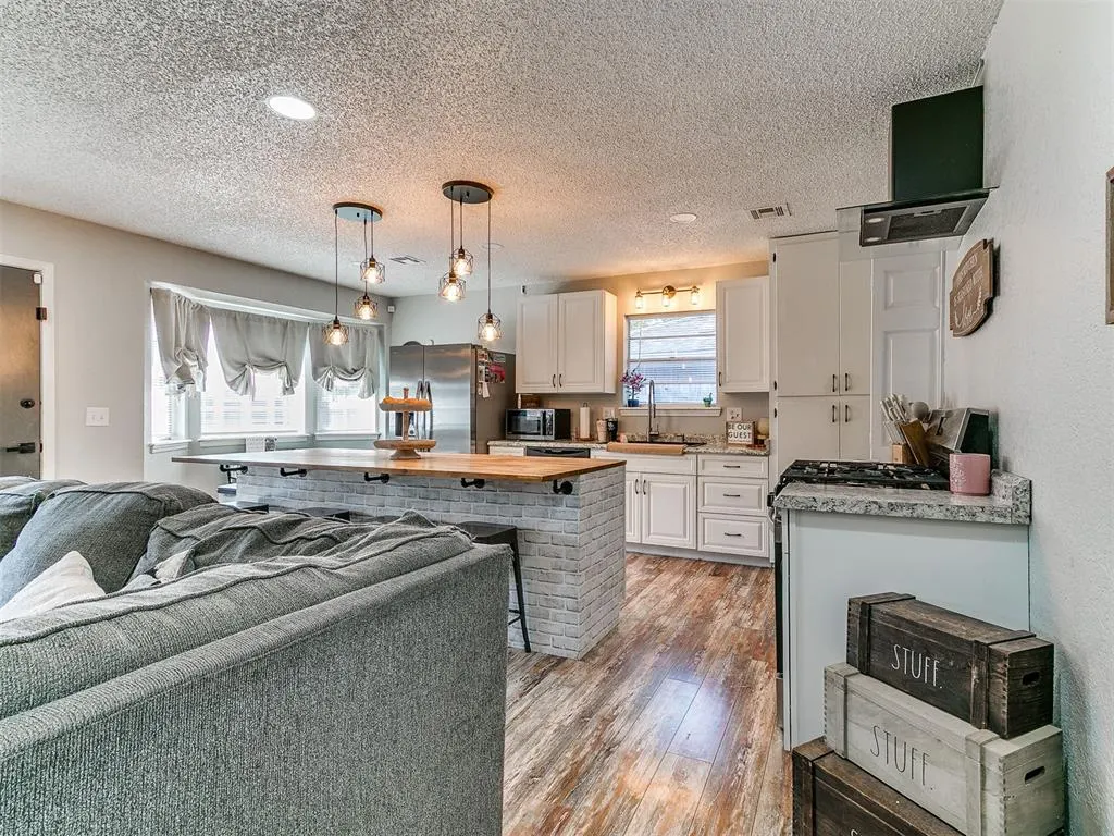 Photo 11 — 9209 S Hillcrest Drive, Oklahoma City, OK 73159