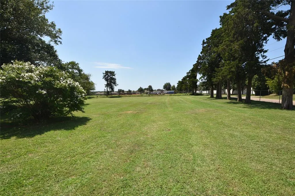 Photo 5 — 330 S Academy Road, Guthrie, OK 73044