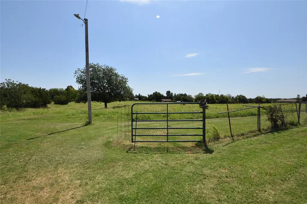 Photo 11 — 330 S Academy Road, Guthrie, OK 73044