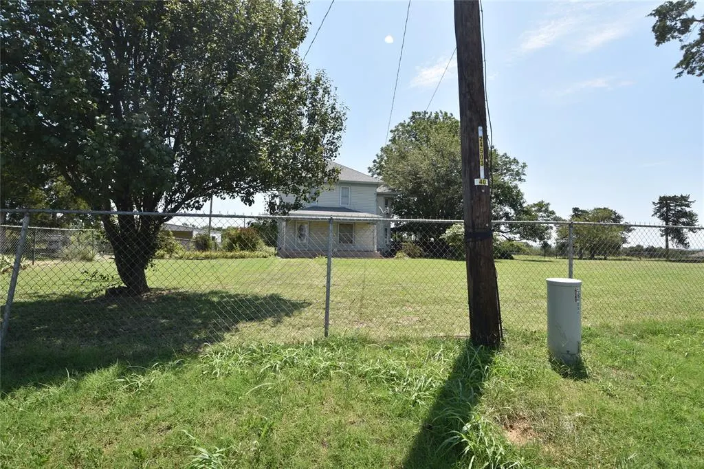 Front exterior — 330 S Academy Road, Guthrie, OK 73044
