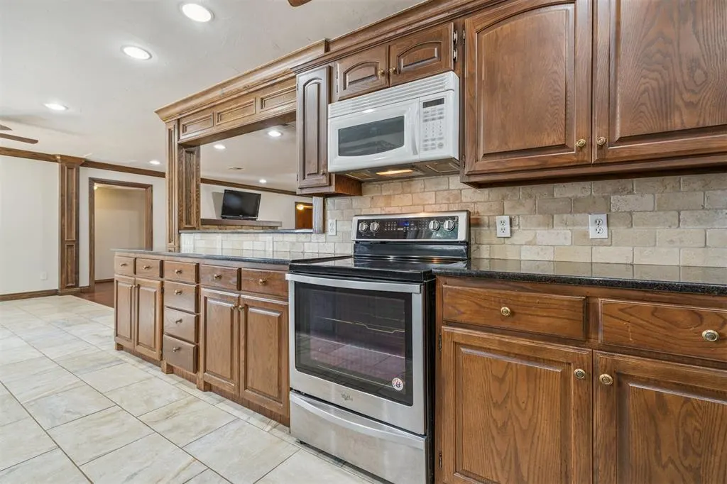 Photo 8 — 200 N Cedar Mountain Avenue, Edmond, OK 73034