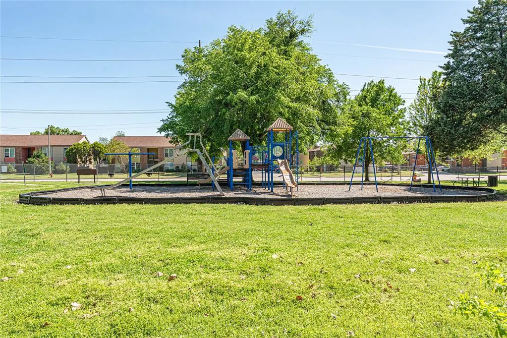 Photo 10 — 1026 Missouri Street, Norman, OK 73071