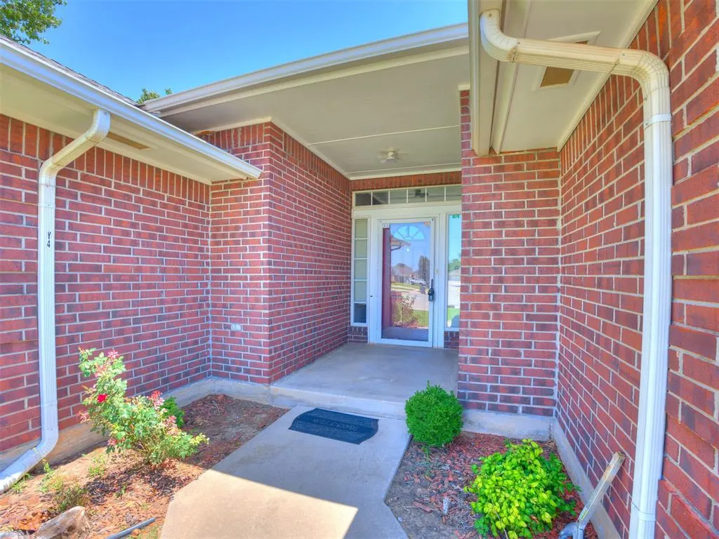 Photo 2 — 13004 Willow crest Lane, Oklahoma City, OK 73170