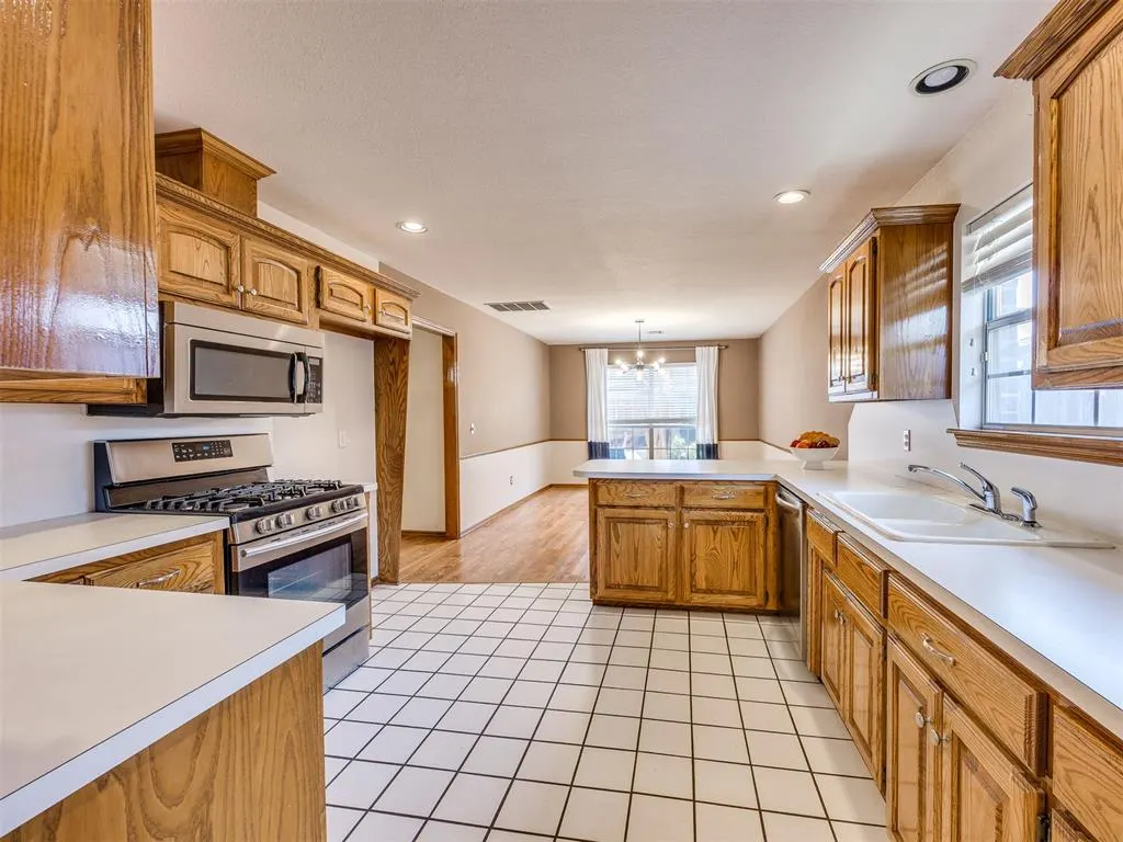 Photo 13 — 13004 Willow crest Lane, Oklahoma City, OK 73170