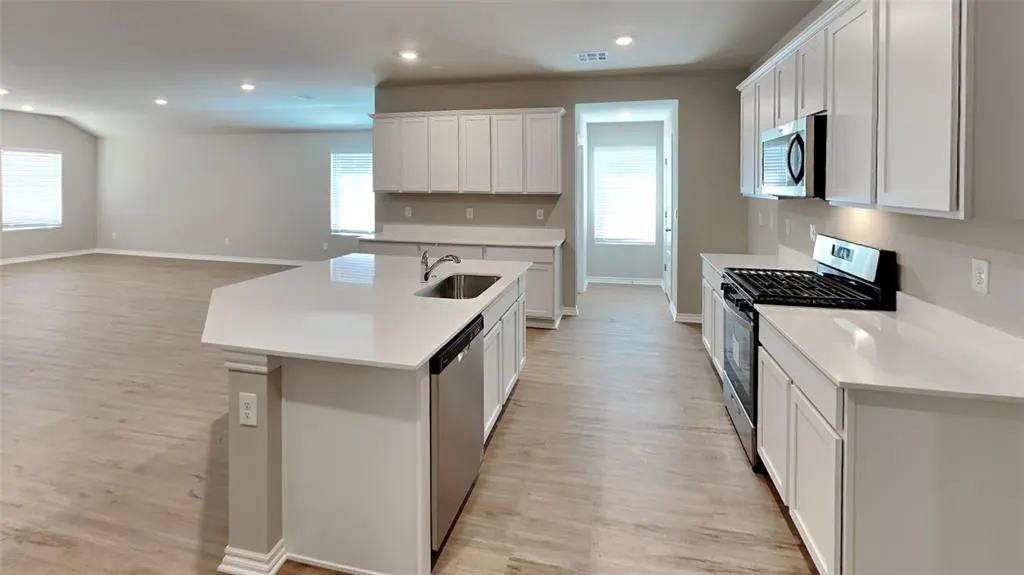 Photo 7 — 2932 Firefly Drive, Oklahoma City, OK 73099