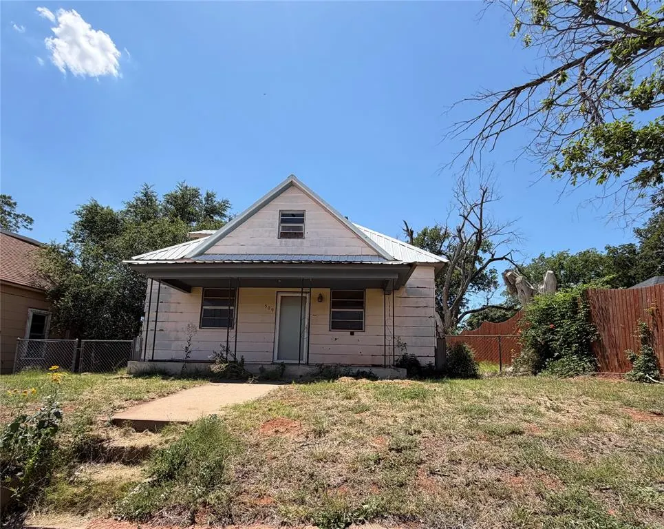 Front exterior — 509 N N 4th ; I-40-Bl Street, Sayre, OK 73662